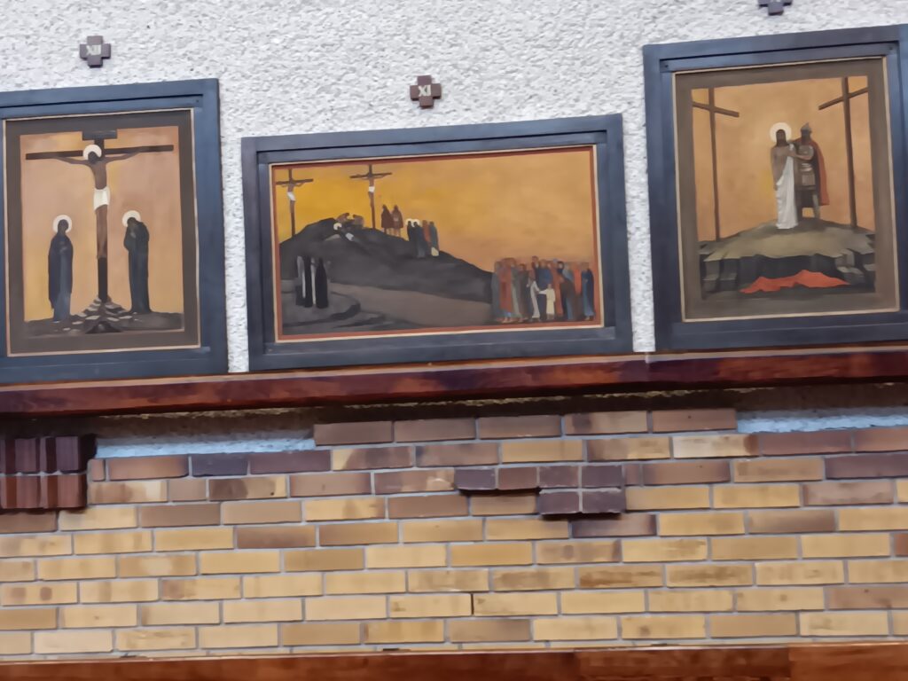 Droga Krzyżowa umieszczona w kaplicy Sanktuarium