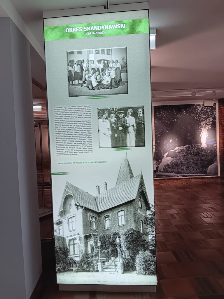 Wystawa poświęcona św. Urszuli Ledóchowskiej - przedstawia życiorys i kalendarium dzieł związanych z działalnością św. Urszuli Ledóchowskiej